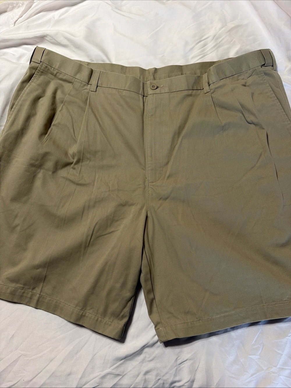 Men's Classic Pleated Khaki Shorts 40